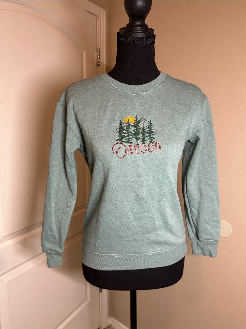 Link Oregon Pine Graphic Sweatshirt - Sage Green